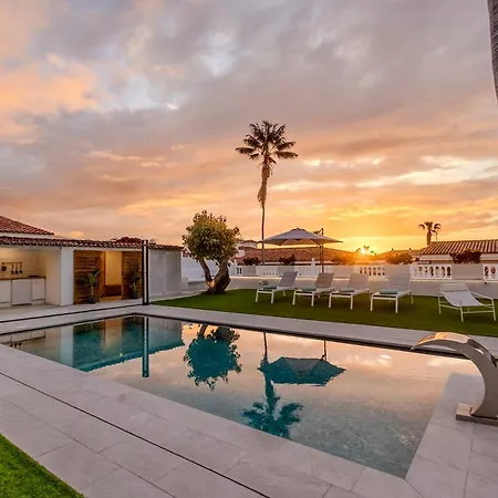 シャレー Luxury Teide View, Pool, Sauna & Golf By Pampano Experiences プエルト・デ・ラ・クルス